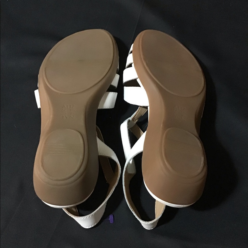 NATURALIZER WHITE SANDAL NWOB 9.5W - Picture 2 of 2